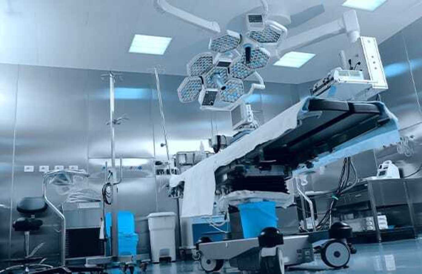 A well-equipped hospital operating room featuring high-tech tools and bright lighting, highlighting digital advancements in healthcare.