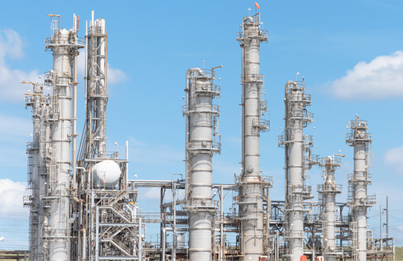 The reflux loop is either a flow or temperature controlled loop and is used to adjust the purity of the overhead product. The reflux loop is either a flow or temperature controlled loop and is used to adjust the purity of the overhead product.