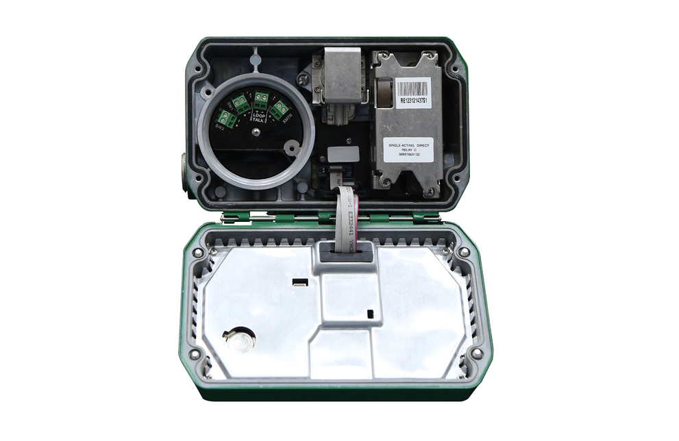Fisher™ FIELDVUE™ DVC7K Digital Valve Controller open and displaying its inside parts