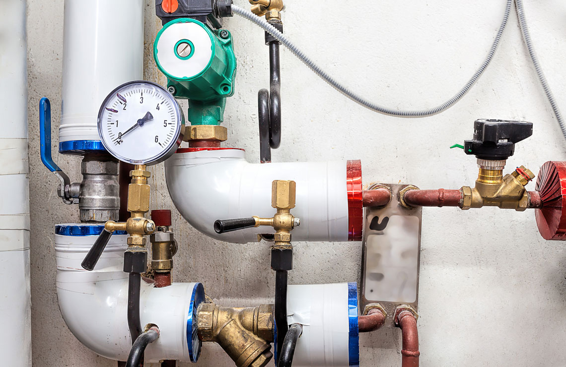 Gas pressure regulators and valves installed in a heating unit